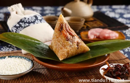 高壓鍋煮粽子最高水位是多少(高壓鍋煮粽子需要多長(zhǎng)時(shí)間)(圖2) 高壓鍋煮粽子水位最高能是多少2