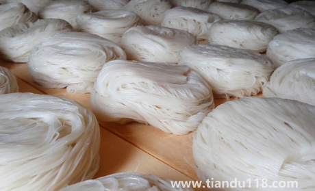 米粉可以一直泡在水里保存嗎(濕米粉冷凍還是冷藏)(圖3) 米粉可以一直泡在水里保存嗎3