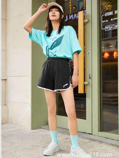 運動短褲買正好的還是大一號的3