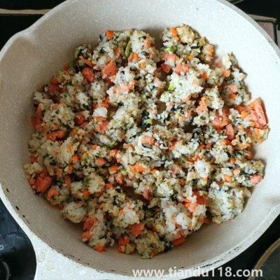 飯團(tuán)的做法(飯團(tuán)怎么做)(圖9) 飯團(tuán)的做法(飯團(tuán)怎么做)(圖9)