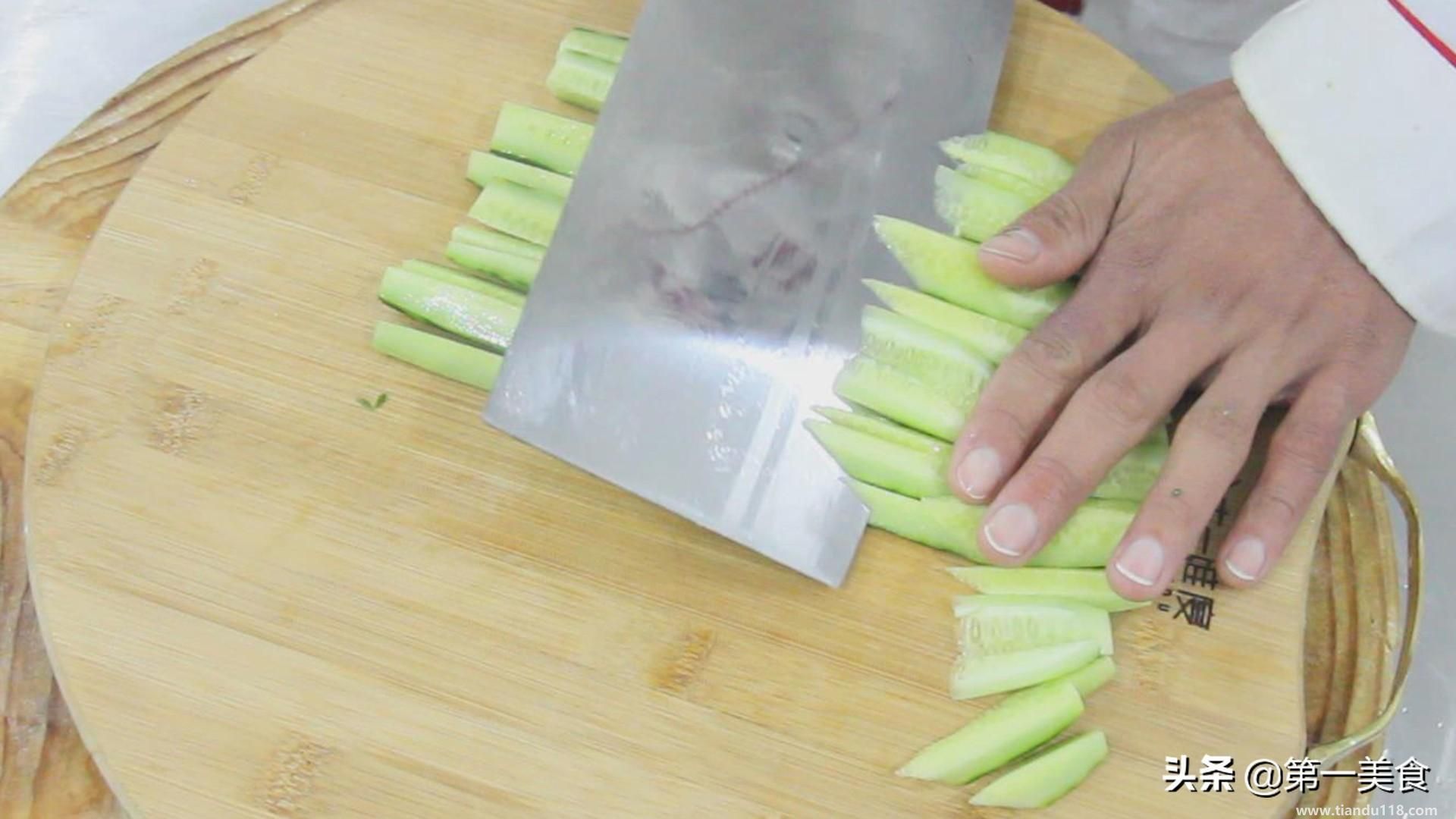 涼拌黃瓜的做法(涼拌黃瓜怎么做)(圖3) 涼拌黃瓜的做法(涼拌黃瓜怎么做)(圖3)