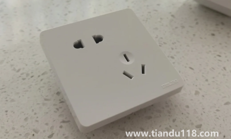 德力西開關(guān)插座和公牛的哪個(gè)好2