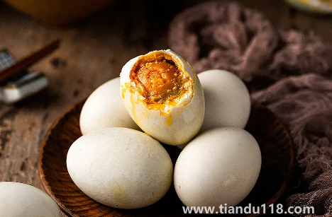 咸鴨蛋搭配什么東西好吃又營(yíng)養(yǎng)1