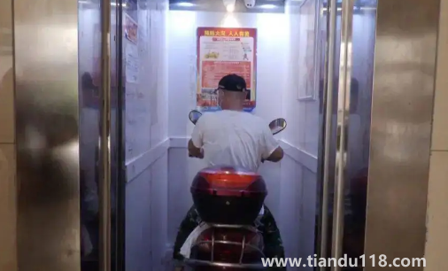 電動(dòng)車(chē)進(jìn)入電梯違法嗎（電動(dòng)車(chē)進(jìn)入電梯為什么會(huì)起火）