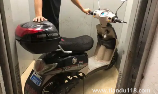 電動(dòng)車進(jìn)入電梯違法嗎(電動(dòng)車進(jìn)入電梯為什么會(huì)起火)(圖2) 電動(dòng)車進(jìn)入電梯違法嗎2