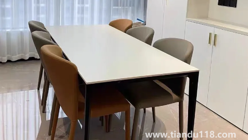 網(wǎng)上購(gòu)買的德利豐巖板正品嗎（德利豐巖板餐桌怎樣才能避免入誤區(qū)）