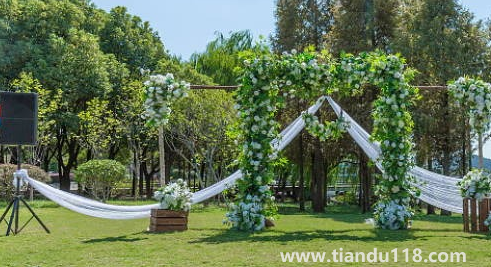 結(jié)婚早上6-7時(shí)出門過(guò)門是幾點(diǎn)（結(jié)婚進(jìn)門出時(shí)間怎么算）