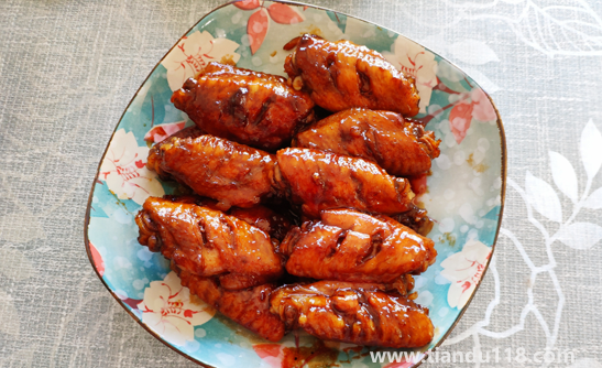 可樂(lè)雞翅的制作方法用放鹽嗎（可樂(lè)雞翅放多少鹽最合適）