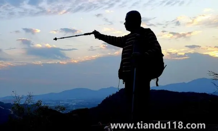 重陽節(jié)登高是早上還是晚上(重陽節(jié)登山注意什么)(圖2) 重陽節(jié)登高是早上還是晚上2