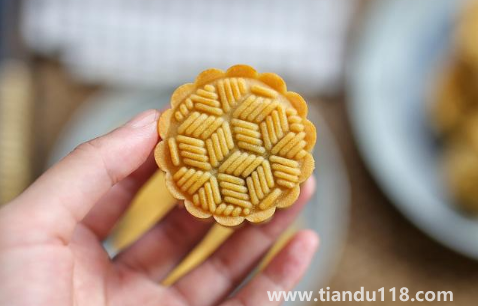 月餅可以用空氣炸鍋做嗎(月餅一般是什么材料做的)(圖2) 月餅可以用空氣炸鍋做嗎2