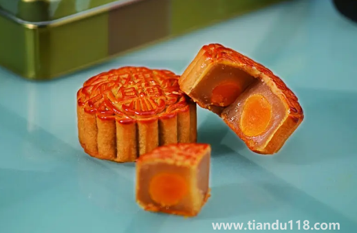 月餅帶上飛機(jī)需要托運(yùn)嗎(吃月餅的注意事項(xiàng))(圖3) 月餅帶上飛機(jī)需要托運(yùn)嗎3