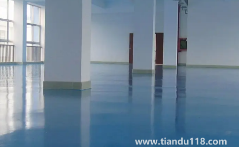 環(huán)氧自流平地面多少錢(qián)一平米(環(huán)氧地坪漆油性和水性有什么區(qū)別)(圖3) 環(huán)氧自流平地面多少錢(qián)一平米3