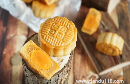 一個(gè)月餅的熱量相當(dāng)于幾個(gè)雞腿2