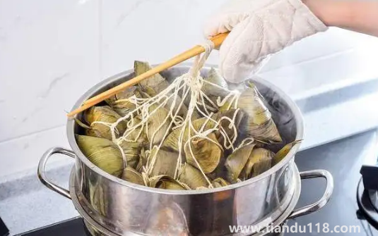 生粽子煮一個(gè)小時(shí)能熟嗎(生粽子煮多久才能熟透)(圖3) 生粽子煮一個(gè)小時(shí)能熟嗎3