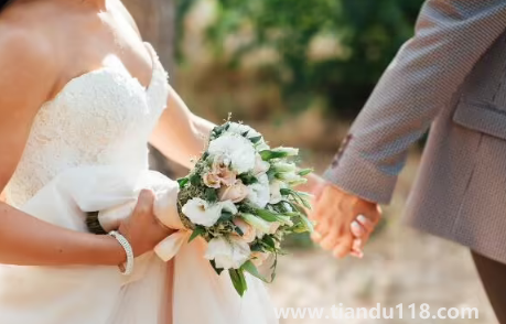 結(jié)婚不過百天不能送親1