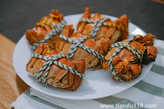 洗螃蟹為什么要放白酒(清潔螃蟹的注意事項(xiàng))(圖1) 洗螃蟹為什么要放白酒1