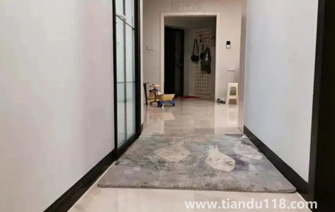 踢腳線要和門套顏色一樣嗎1