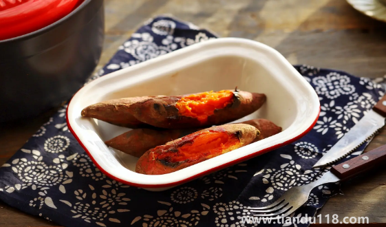 空氣炸鍋烤紅薯能放滿嗎3