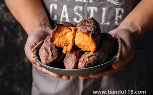 空氣炸鍋烤紅薯用錫紙還是油紙好一點（空氣炸鍋版烤紅薯的做法）