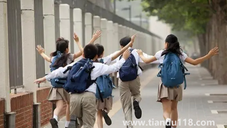 2023寒假外地學(xué)生回家要報(bào)備嗎3