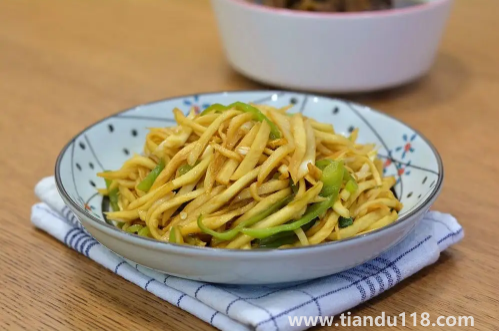 茭白用開(kāi)水燙完再炒嗎（茭白怎么炒好吃）