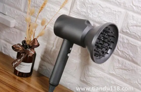 吹風(fēng)機(jī)線粗的好還是細(xì)的好(吹風(fēng)機(jī)是不是線越粗越好用)(圖3) 吹風(fēng)機(jī)線粗的好還是細(xì)的好3