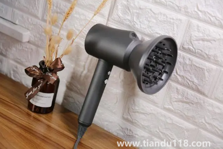 吹風(fēng)機(jī)有必要買貴的嗎(吹風(fēng)機(jī)哪個(gè)品牌好適合家用)(圖2) 吹風(fēng)機(jī)有必要買貴的嗎2