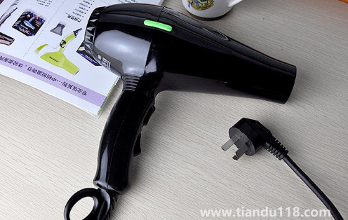 吹風(fēng)機(jī)有必要買貴的嗎(吹風(fēng)機(jī)哪個(gè)品牌好適合家用)(圖3) 吹風(fēng)機(jī)有必要買貴的嗎3