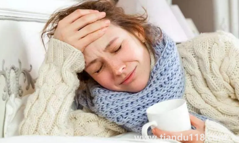 絕經(jīng)晚一年壽命多三年真的假的（月經(jīng)來得晚是不是絕經(jīng)也晚）