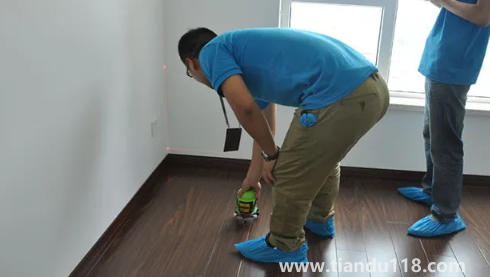 房子在驗(yàn)收后發(fā)現(xiàn)墻面空鼓誰(shuí)負(fù)責(zé)(交房注意事項(xiàng)是什么)(圖2) 房子在驗(yàn)收后發(fā)現(xiàn)墻面空鼓誰(shuí)負(fù)責(zé)2