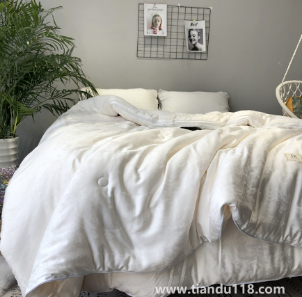 大豆被和絲棉被是不是同樣的材料(大豆被和絲綿被有啥區(qū)別)(圖3) 大豆被和絲棉被是不是同樣的材料3