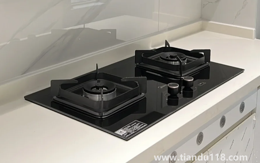 燃?xì)庠钍且贿呉粋€(gè)電池嗎（燃?xì)庠畈淮蚧饹]有噠噠聲怎么修）