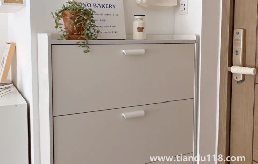 鞋柜可以放在陽臺上嗎(鞋柜放進(jìn)門左邊還是右邊)(圖1) 鞋柜可以放在陽臺上嗎1