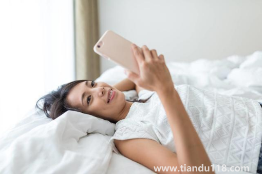 睡覺手機放哪里沒輻射（手機放在枕頭下面有輻射嗎）