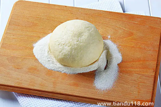 發(fā)面過(guò)了一夜晚早上還能做嗎(發(fā)面怎么才能又蓬松又柔軟)(圖2) 發(fā)面過(guò)了一夜晚早上還能做嗎2