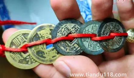 五帝錢掛門框還是門上(五帝錢是不是隨便掛)(圖2) 五帝錢掛門框還是門上2