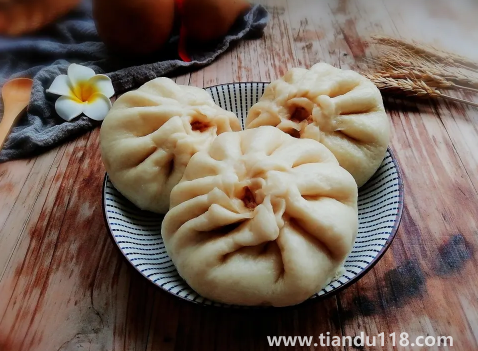 牛肉餡包子怎么調(diào)餡好吃(牛肉餡包子的做法)(圖3) 牛肉餡包子怎么調(diào)餡好吃3