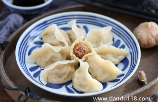 嚴(yán)重凍成一坨的餃子怎么吃3