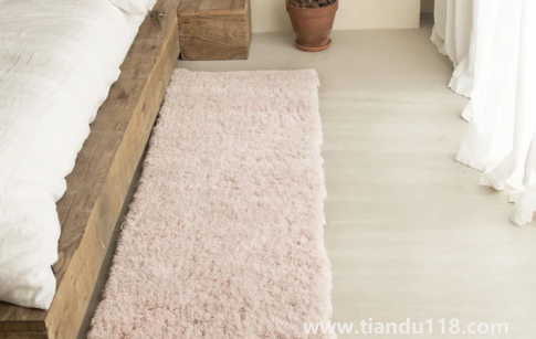 床邊地毯多大尺寸合適(床邊地毯怎么選擇)(圖3) 床邊地毯多大尺寸合適3