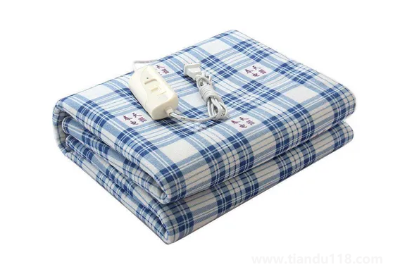 電熱毯上面鋪厚點好還是薄點（電熱毯上面鋪多厚合適）