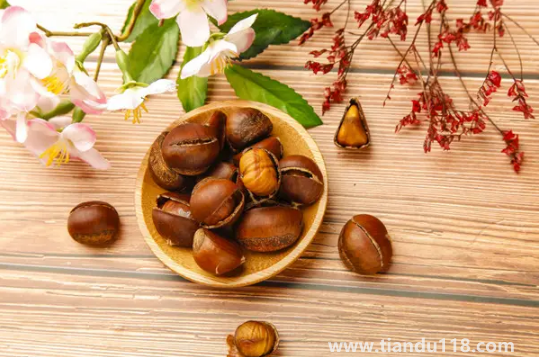 炒熟的板栗怎么剝最快最輕松（炒板栗的注意事項(xiàng)）