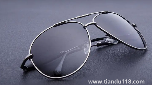 網(wǎng)上配的眼鏡戴著暈能退嗎3