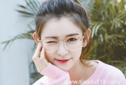 網(wǎng)上配的眼鏡戴著暈?zāi)芡藛幔ňW(wǎng)上配的眼鏡戴上頭暈是怎么回事）