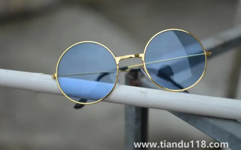 網(wǎng)上配的眼鏡戴著暈能退嗎2