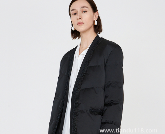 鵝絨服能用掛燙機熨燙嗎(鵝絨服皺巴巴的怎么辦)(圖2) 鵝絨服能用掛燙機熨燙嗎2