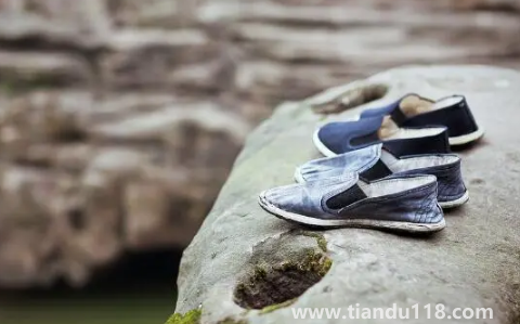 閏月鞋是不是送60歲以上的父母（閨女給媽買鞋有寓意嗎）