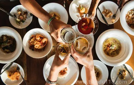 2023正月初四請(qǐng)客吃飯好不好（過年請(qǐng)親家吃飯初幾好）