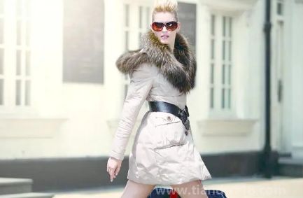 2023年后買羽絨服便宜還是年前買（一年什么時(shí)候買羽絨服最劃算）