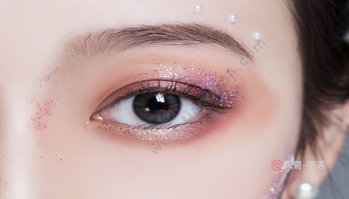 橘色眼影配什么口紅 橘色眼影配哪種色口紅(圖2) 橘色眼影配什么口紅