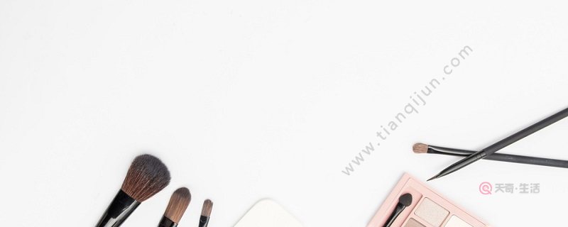 眼部打底用在粉底后嗎 眼部打底用在哪個步驟(圖1) 眼部打底用在粉底后嗎